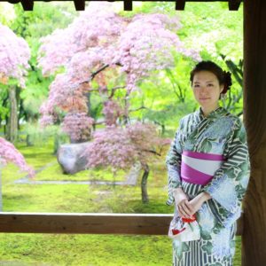 緑柄紫帯のゆかた